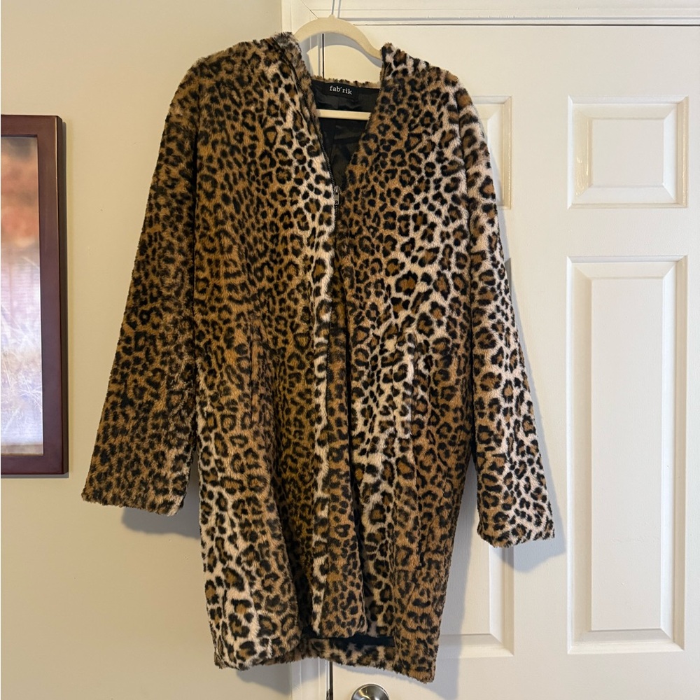 Fabrik size large Leopard Print Faux Fur Coat